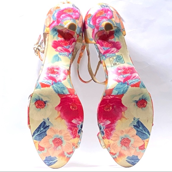 Nine West FLORAL print ankle strap, zipper back sandals size 11 - Picture 6 of 7